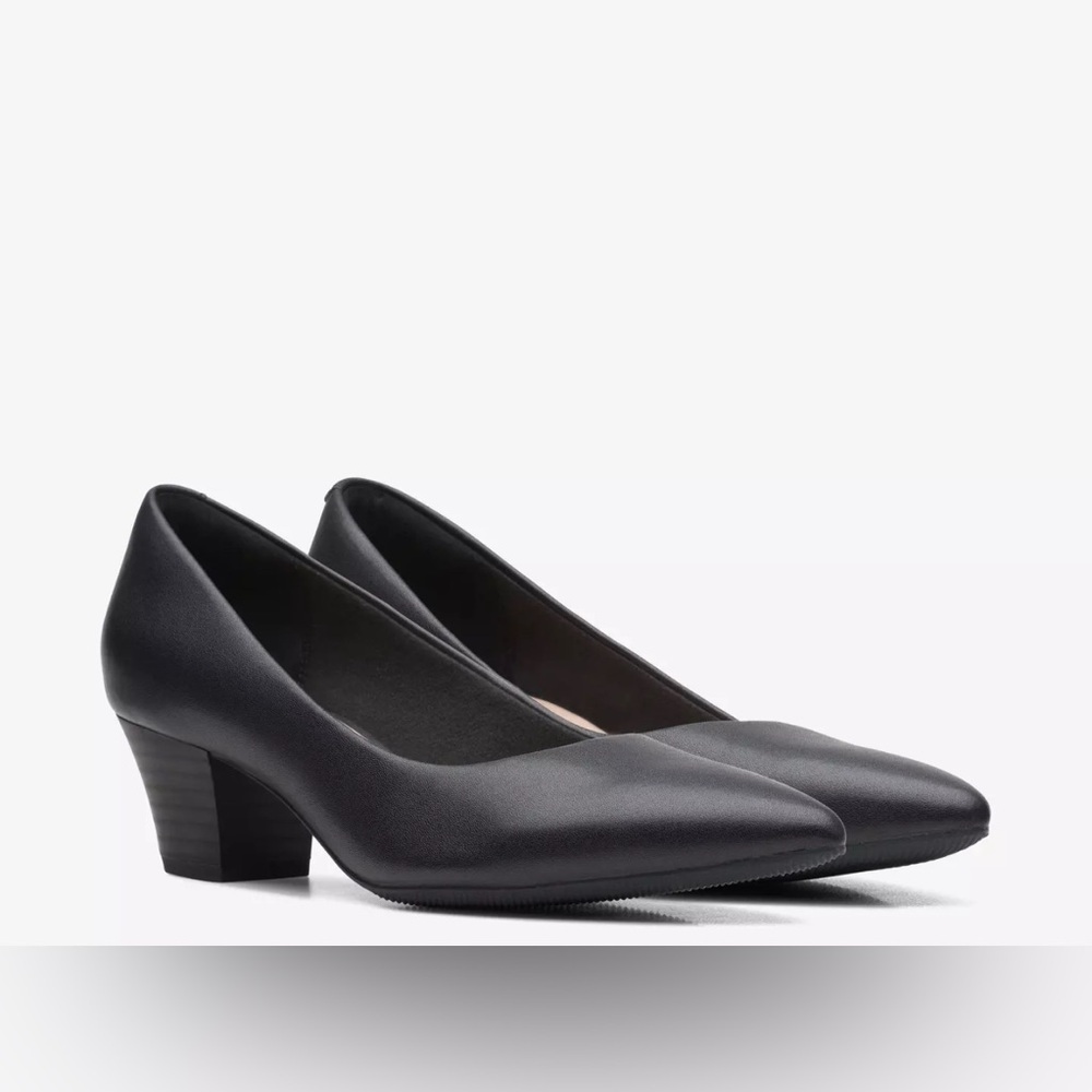 Clarks Teresa Step Black Leather Heels Pumps Women's 8.5 Wide EUC Comfort Office
